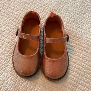 Toddler size 8 Old Navy glitter pink Mary Jane velcro shoes. EUC, worn twice
